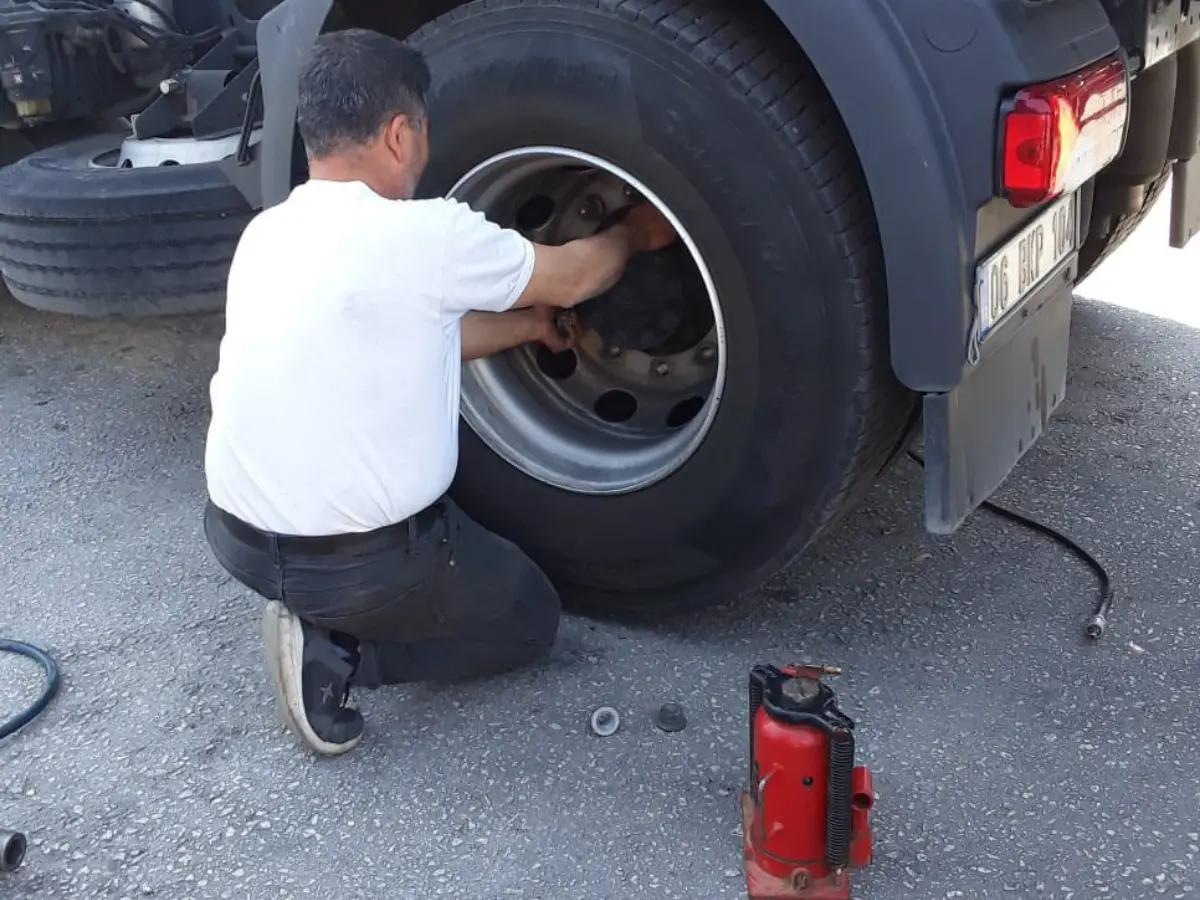 Karabağlar Oto Lastikçi